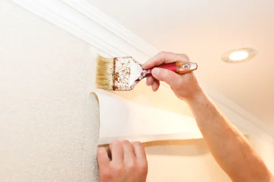 Pose de papier peint à Coubron — revêtements muraux et toiles de verre